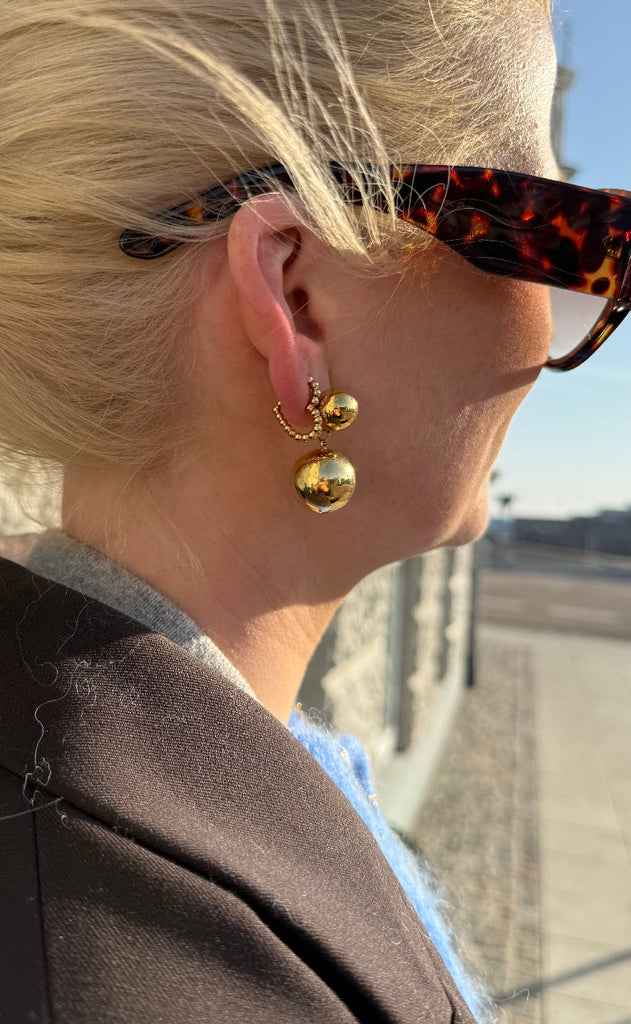 Smykkeli Copenhagen Øreringe - Drop Ball - Gold Colour