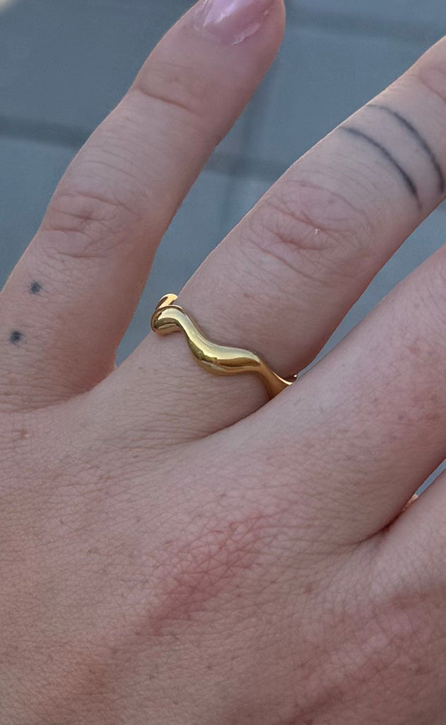 Smykkeli Copenhagen Ring - Big Wave - Golden Colour
